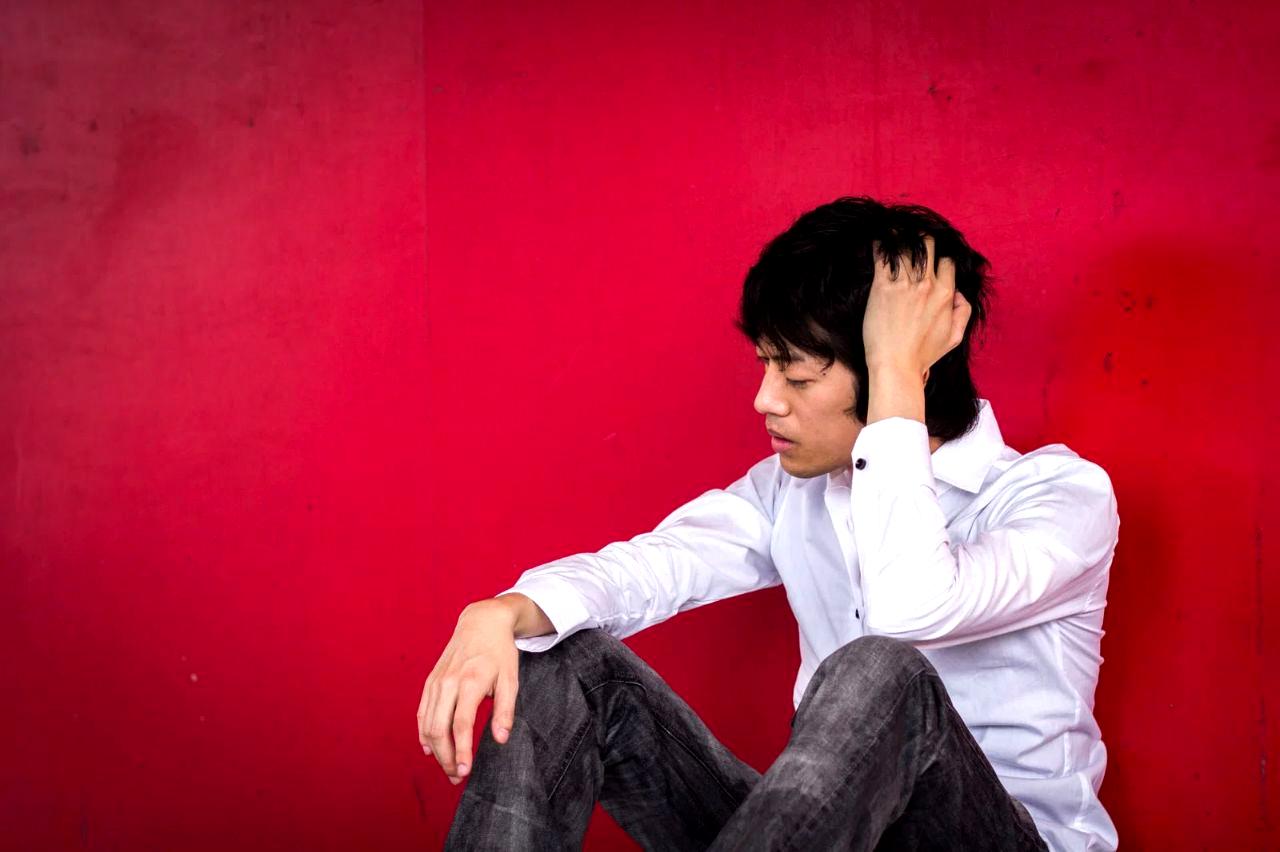 痩せすぎを招く無理な習慣を見直そうとする女性のイメージ
