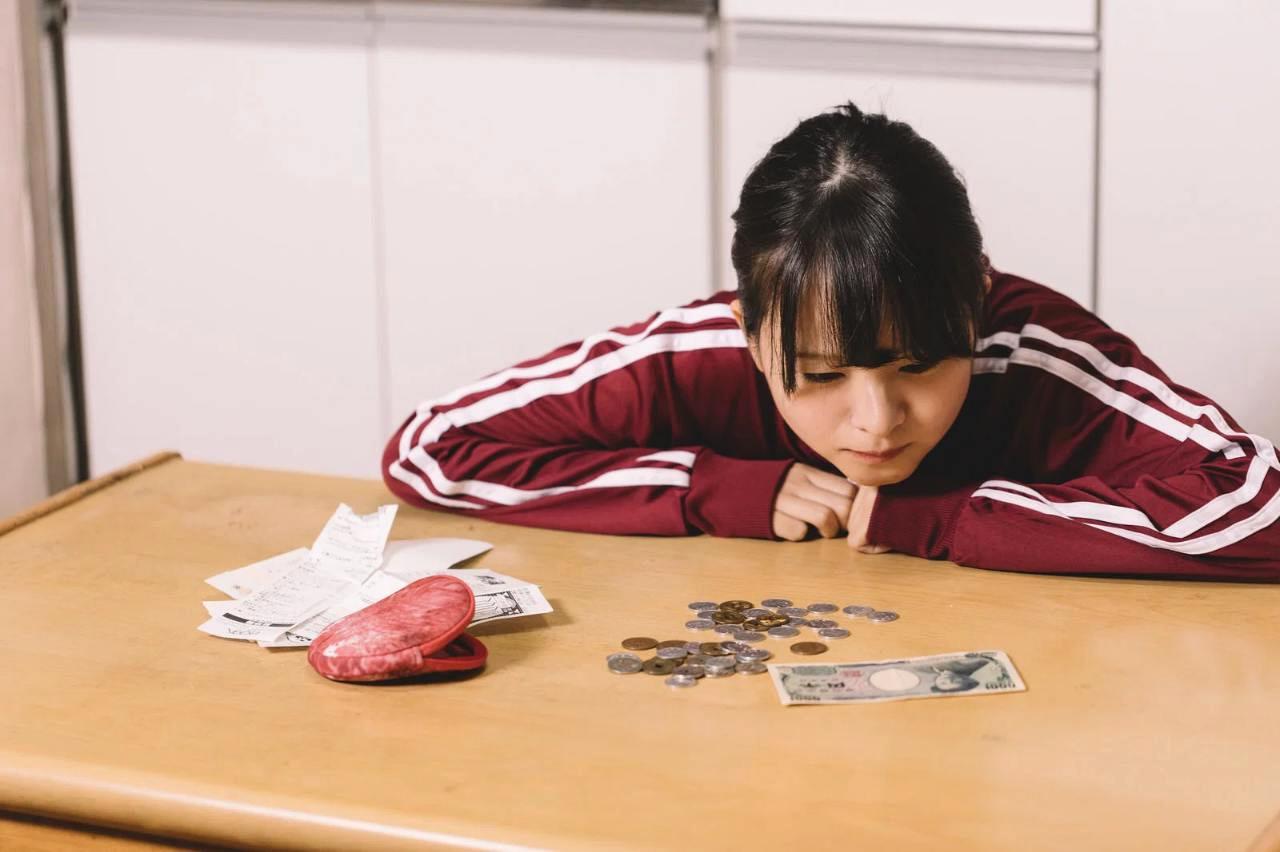彼氏がお金や恋愛について考えている様子