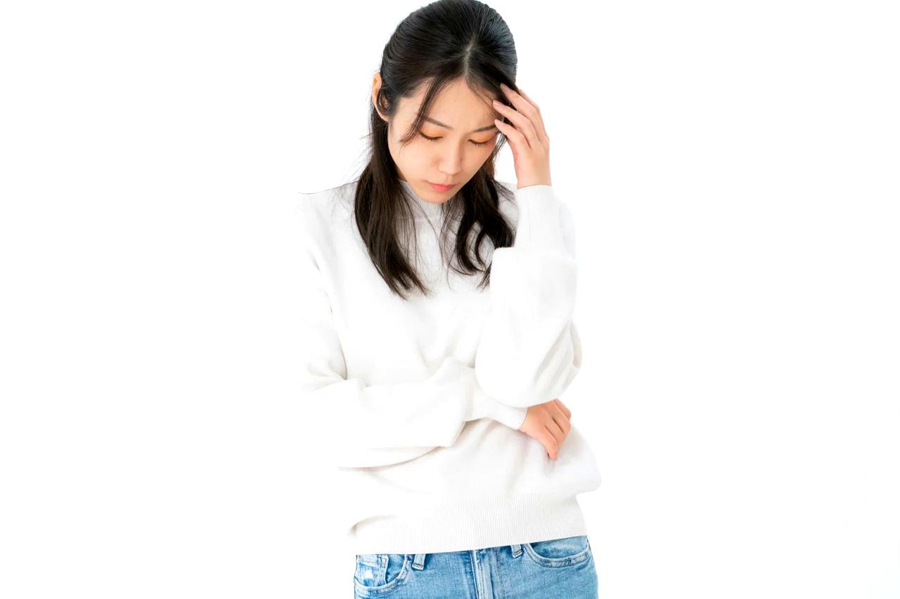 相手の冗談に流されず毅然と対応する女性