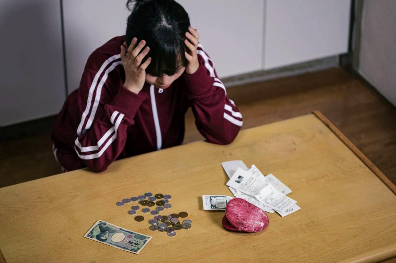 上司や人事に相談する法的対応の流れを示すイメージ