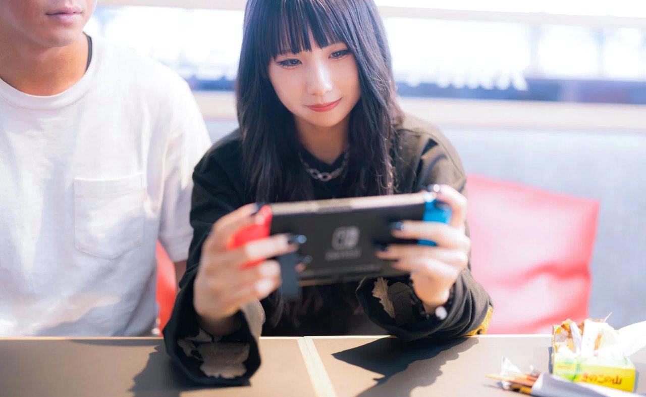 曖昧な関係から交際へ進展する大人の恋愛をイメージした二人の時間