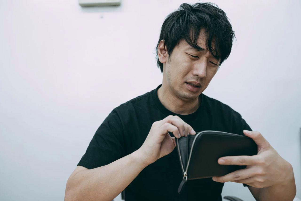 男性が嫌がるNGなボディタッチの例を紹介するイラスト