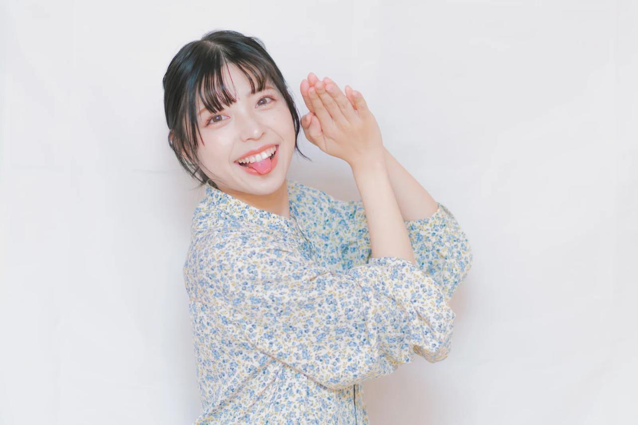 新しい出会いの場に一歩踏み出そうとする30代女性