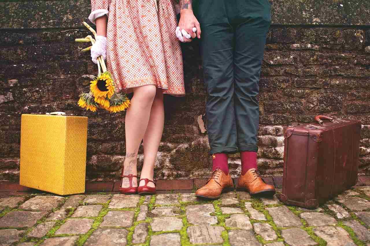 男友達との関係を一歩進めたいと願う女性のイメージ