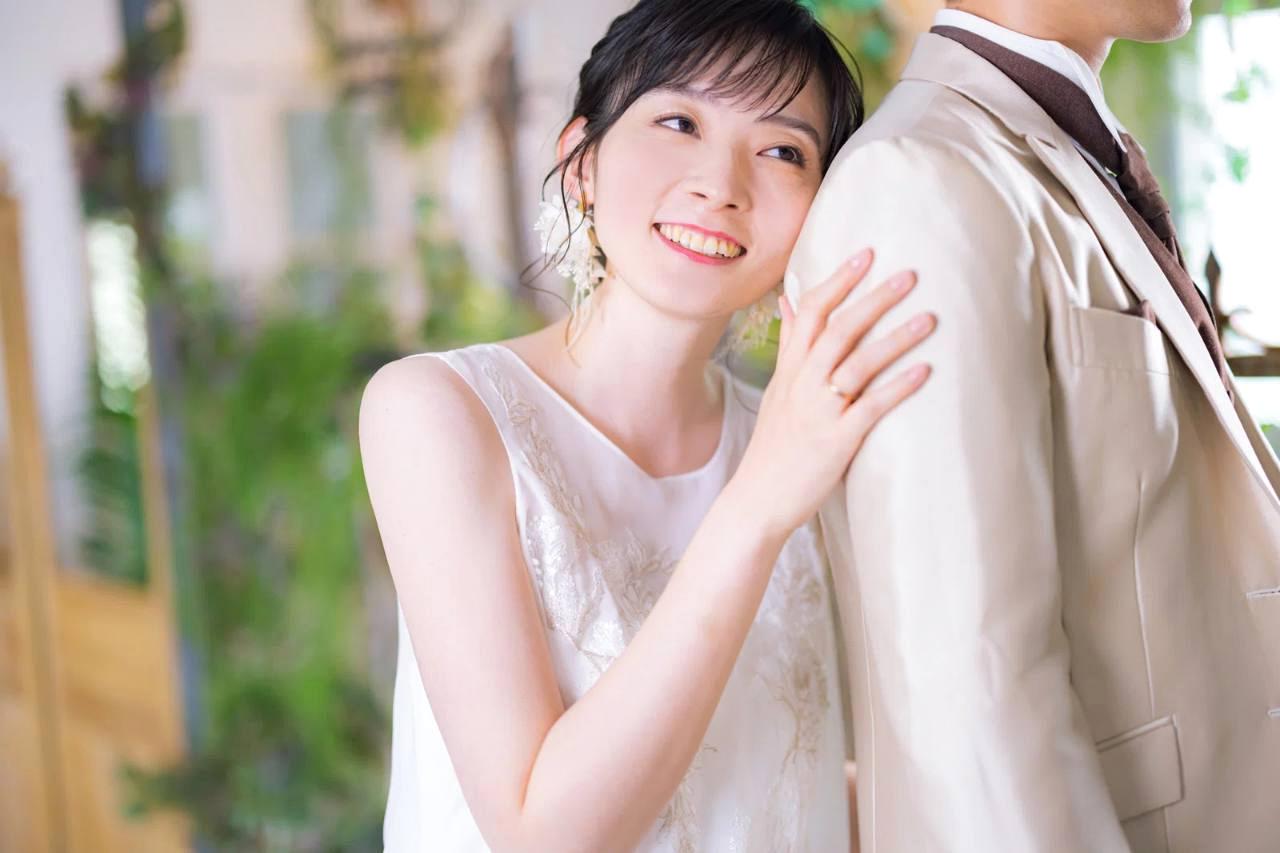 清潔感とやわらかな雰囲気で好印象を与える30代女性